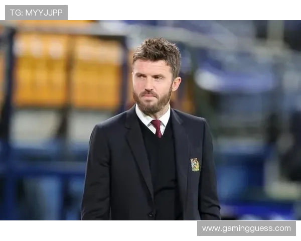 卡里克临危受命，曼联名宿重返教练席稳军心