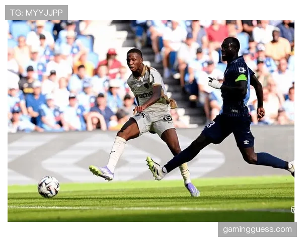 朗斯客场对阵布雷斯特，争冠集团冲击关键三分